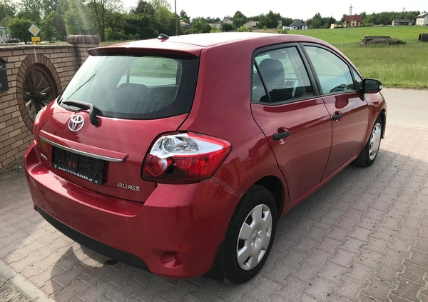 Toyota Auris cena 9500 przebieg: 85000, rok produkcji 2011 z Międzylesie małe 56